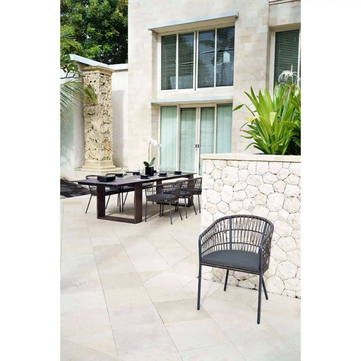 Aiko Dining Table Bono Chair Aluminum 2