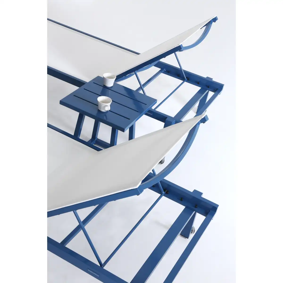 Allux Stackable Lounger & Side Table Mood (3)