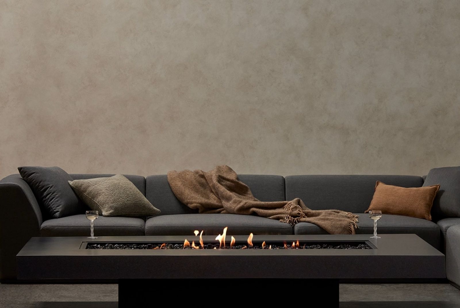 Gin 90 IMGs (6) Gin 90 Imgs (6) outdoor table with fire pit