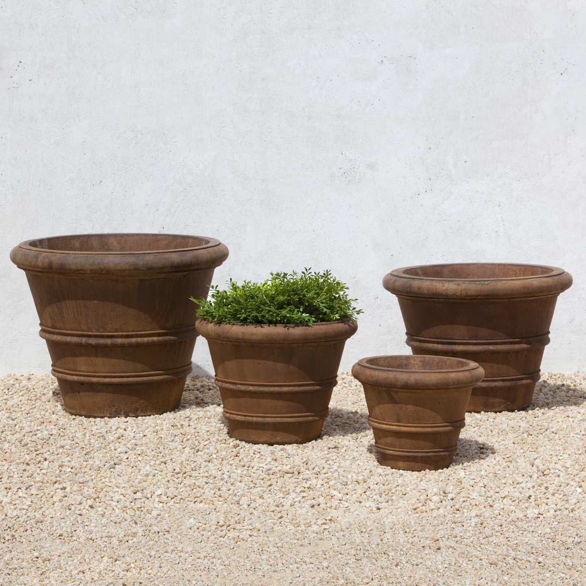 Classic Rolled Rim Planters In Ferro Rustico Nuovo Finish
