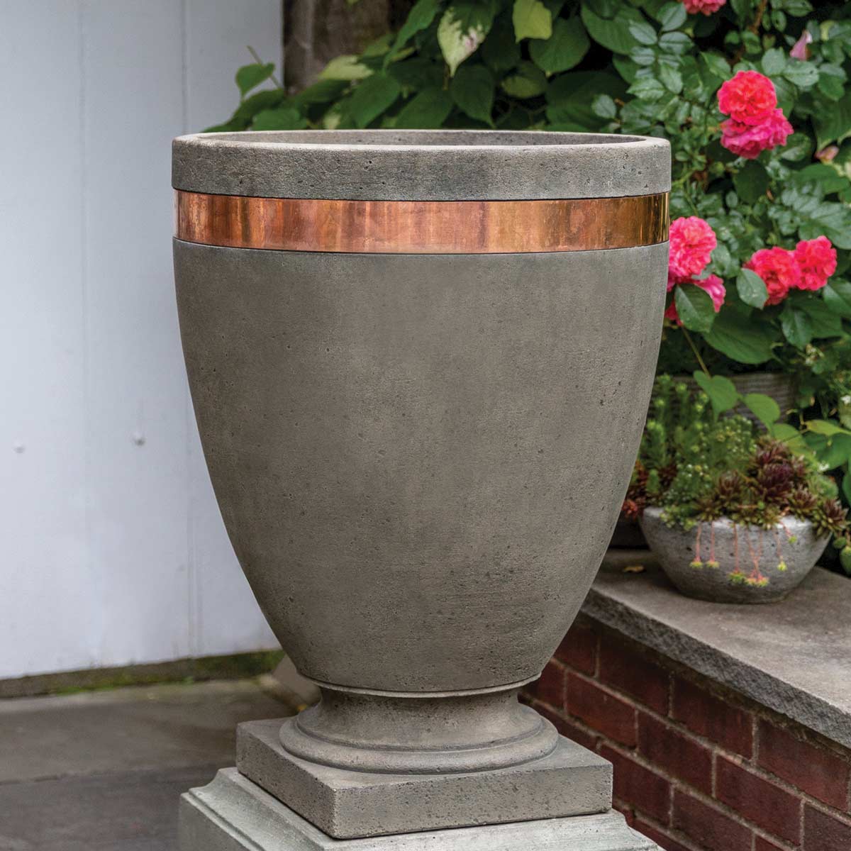 Moderne Planter Cast Stone In Alpine Stone Finish
