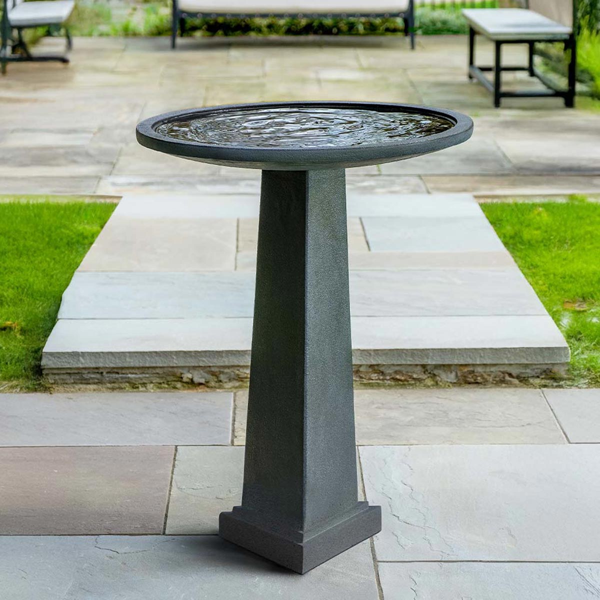 Spire Birdbath (Cast Stone in Nero Nuovo)